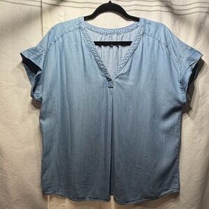 Liz Claiborne Short Sleeve V-Neck Blouse